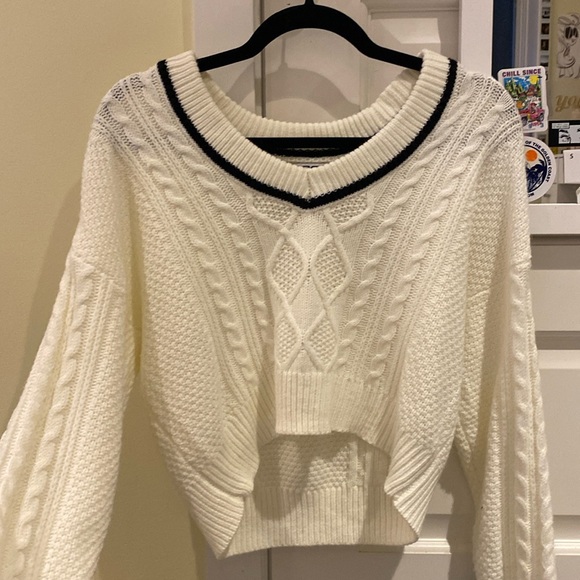 Tilly’s Sweater - Picture 1 of 3